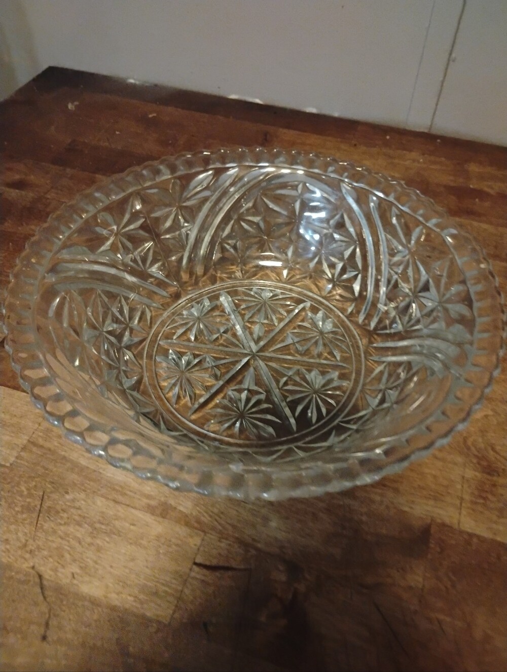 Vintage Clear Cut Glass Bowl Starburst Pinwheel Pattern Scalloped Rim Centerpiec